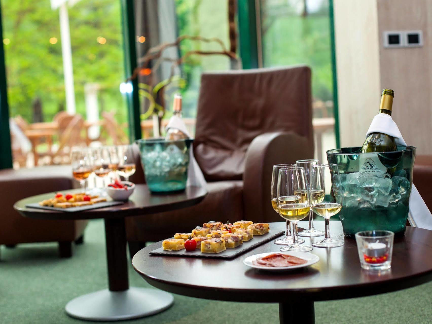Logis Hotel Golf Le Domaine Du Val De Sorne Vernantois エクステリア 写真