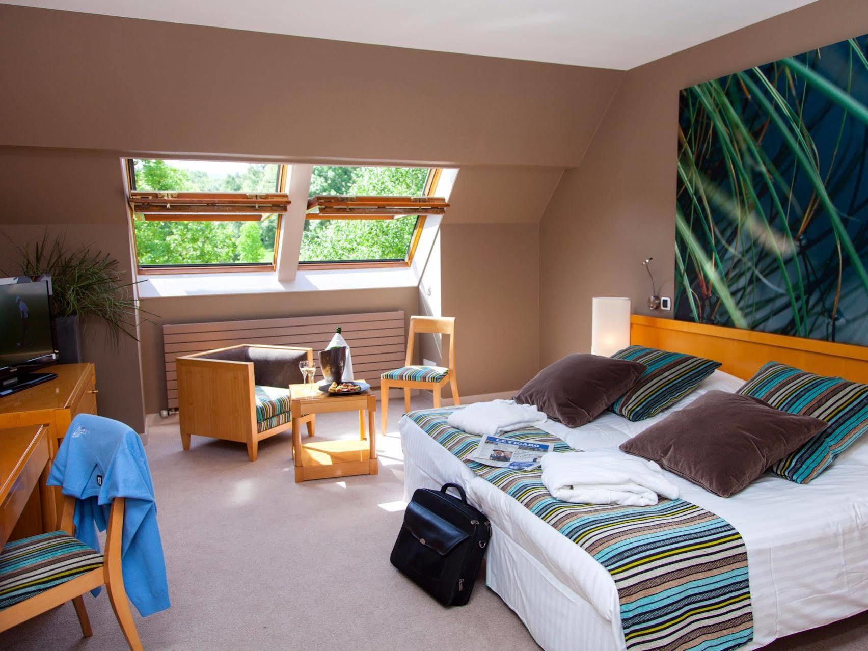 Logis Hotel Golf Le Domaine Du Val De Sorne Vernantois エクステリア 写真