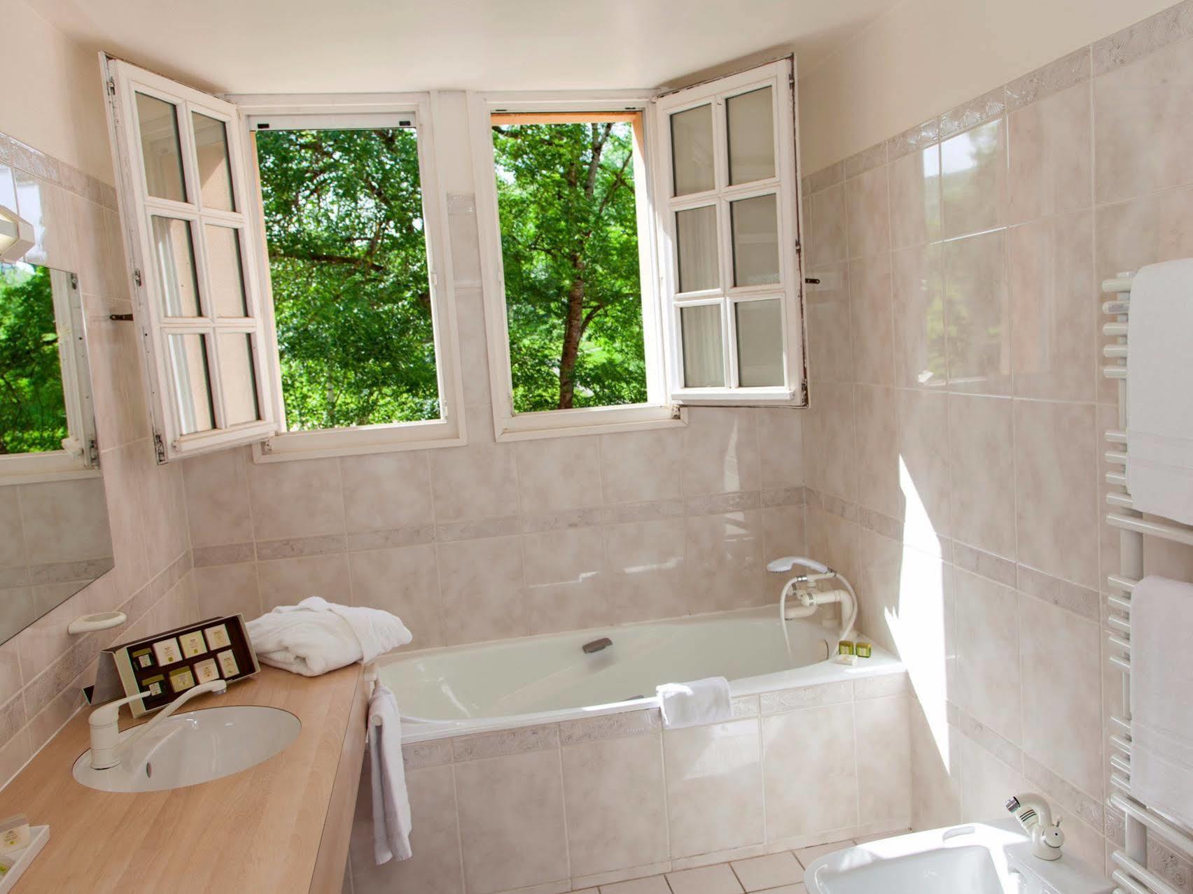 Logis Hotel Golf Le Domaine Du Val De Sorne Vernantois エクステリア 写真